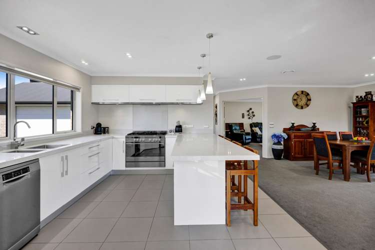 1 Elizabeth Grove Stratford_7