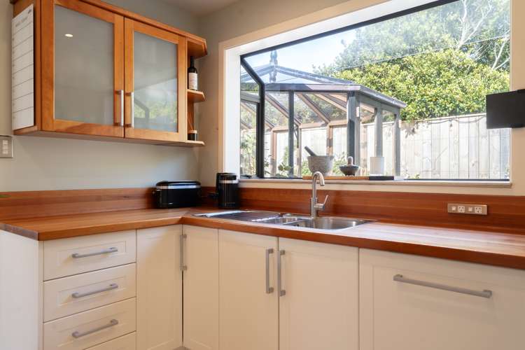 8 Hillview Crescent Paparangi_9