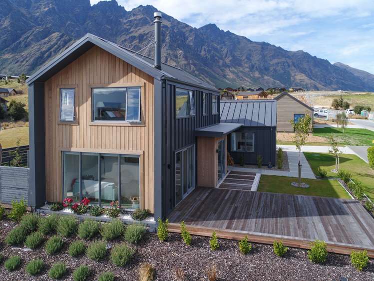 6 Polperro Court Jacks Point_21