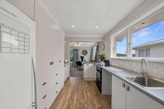 2 Isabel Grove Wainuiomata_4