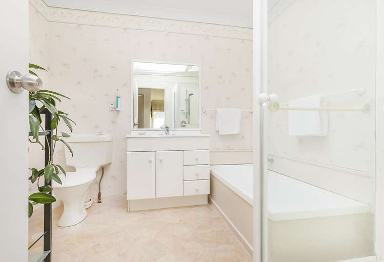 2/33 Box Hill Khandallah_9