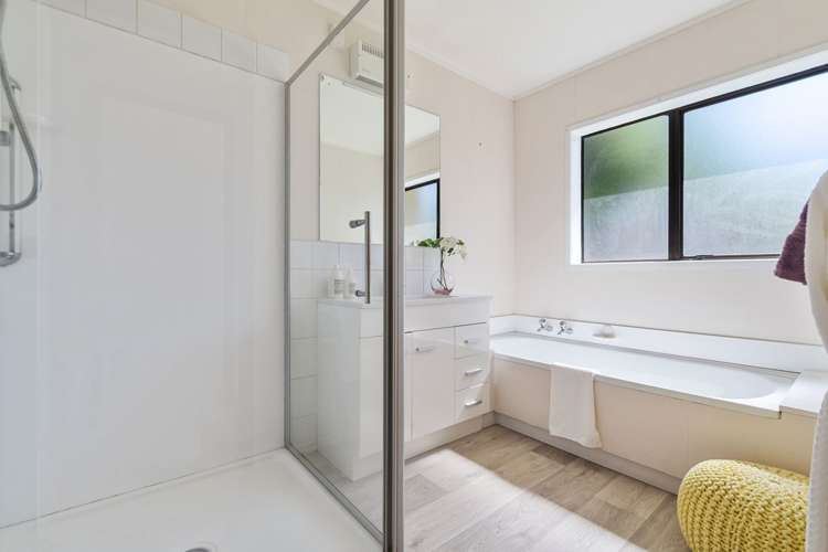 2/13 Parramatta Place Botany Downs_11