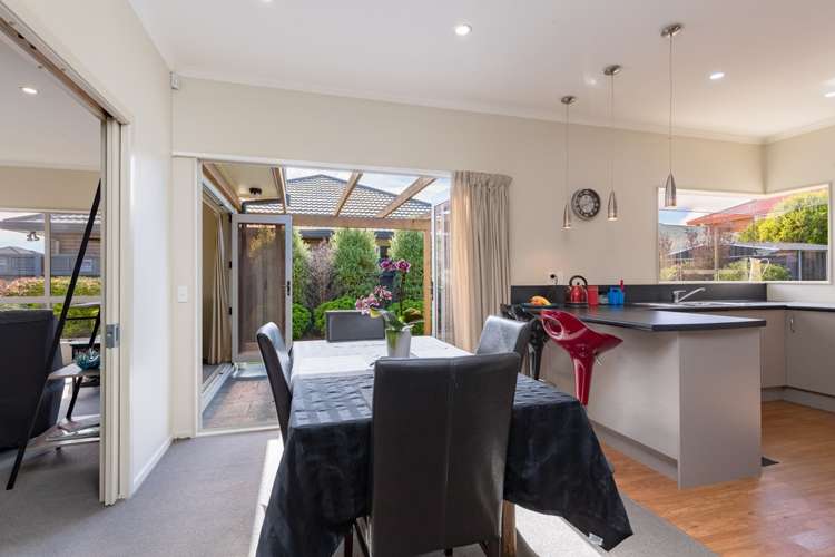 4 Silver Pine Avenue Woodridge_6