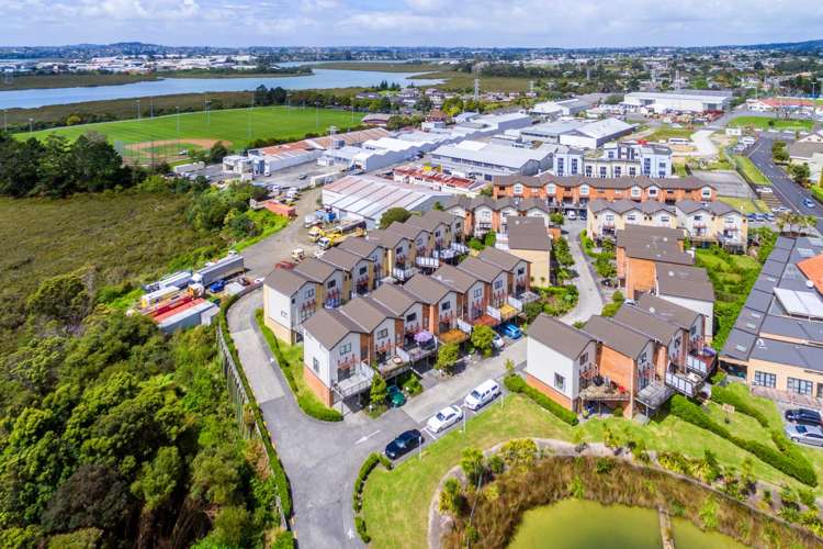 207/172 McLeod Road Te Atatu South_1