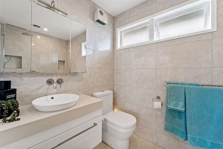 102 Tirimoana Road Te Atatu South_16