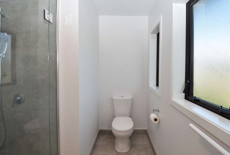 37 Ashmore Park Road Carterton_15