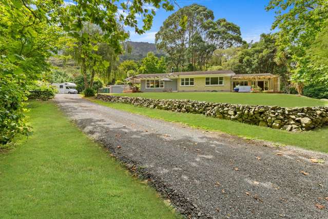 In the Heart of Te Aroha a lifestyle awaits!