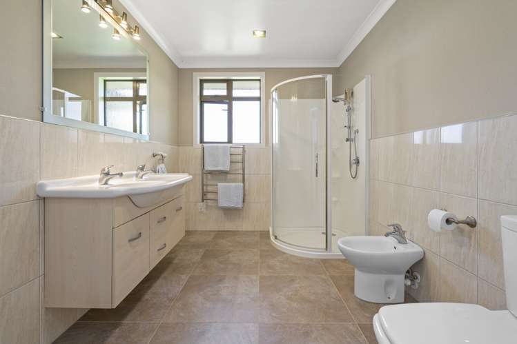 148 Amelia Place Leamington_12