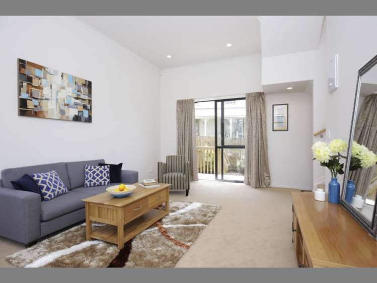 10/2 Swan Hill Drive Glen Eden_2