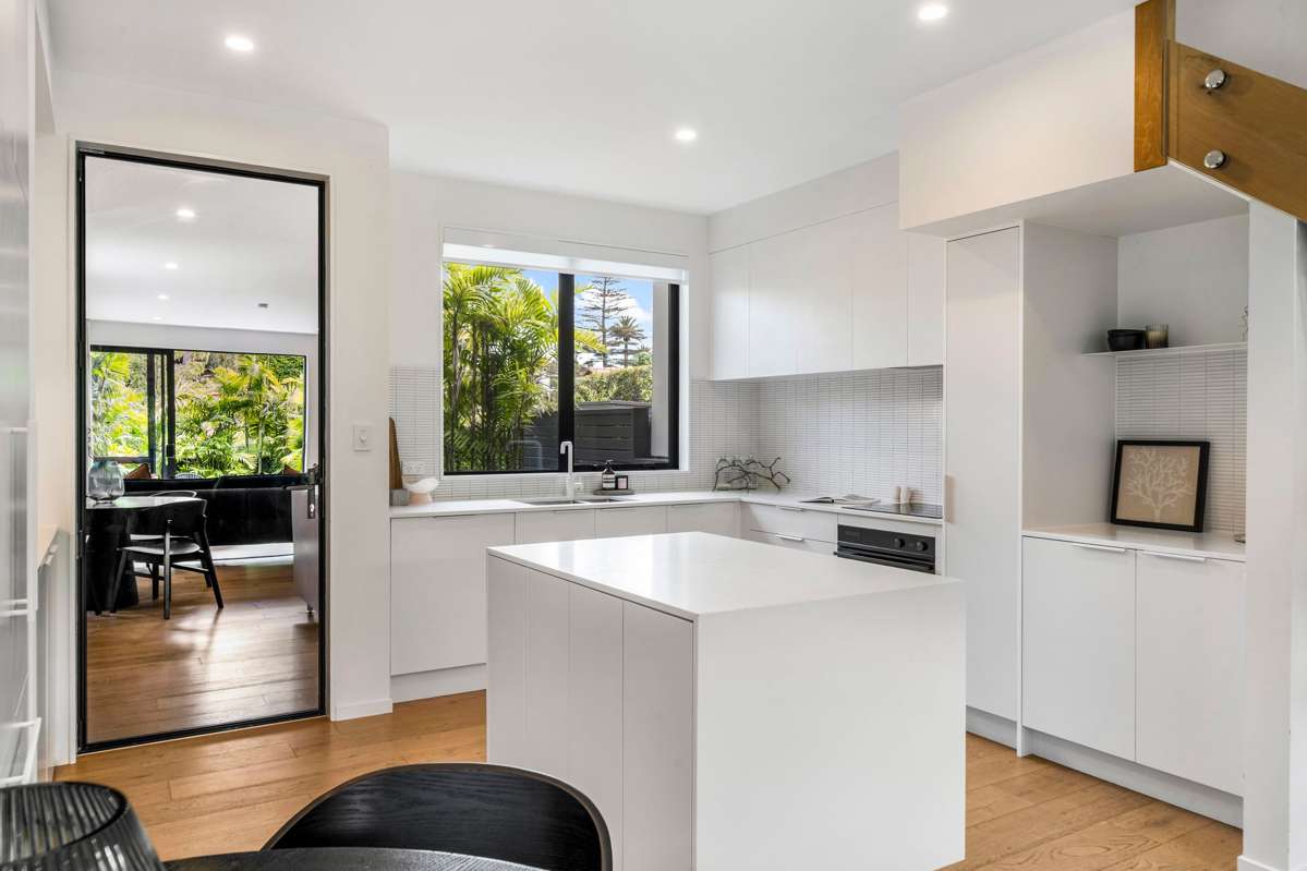 2/37 Glen Atkinson Street_1