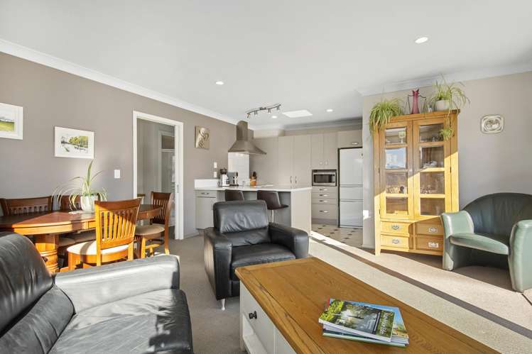 22a Bartlett Grove Tawa_7