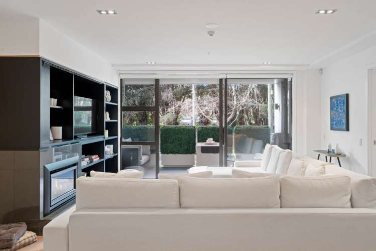 302/28 Balfour Road_1