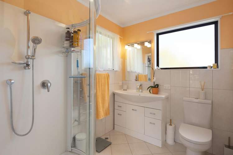 30 Thatcher Crescent Crofton Downs_18