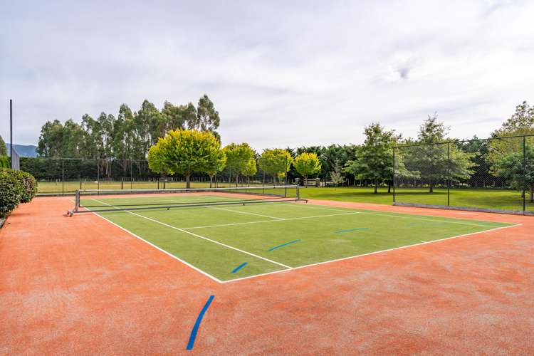 213 Woodside Road Woodside_23