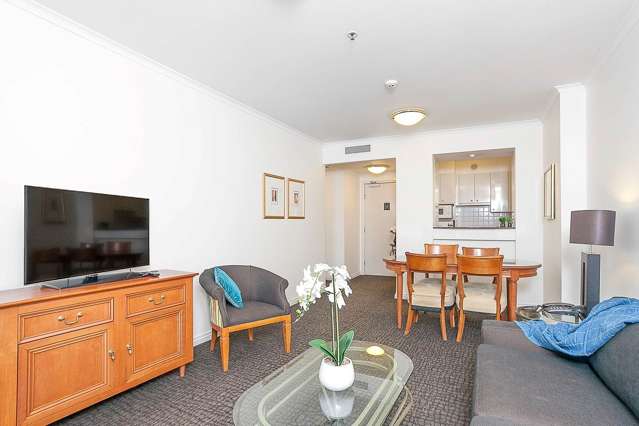 Furnished One Bedroom in Quay West with Car Park