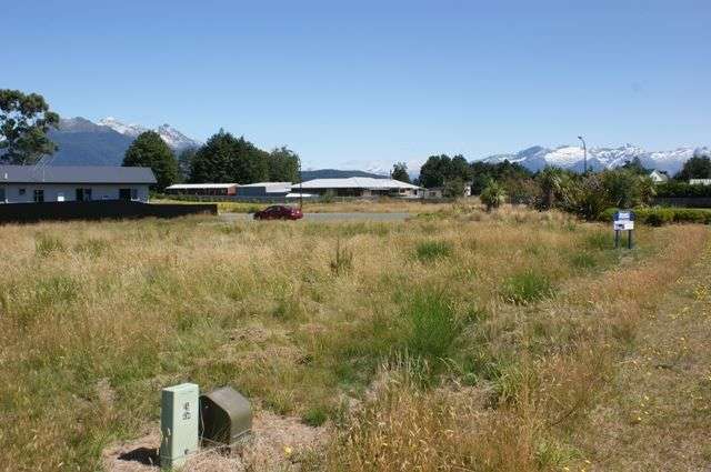 17 Motu-Au Close Manapouri_4