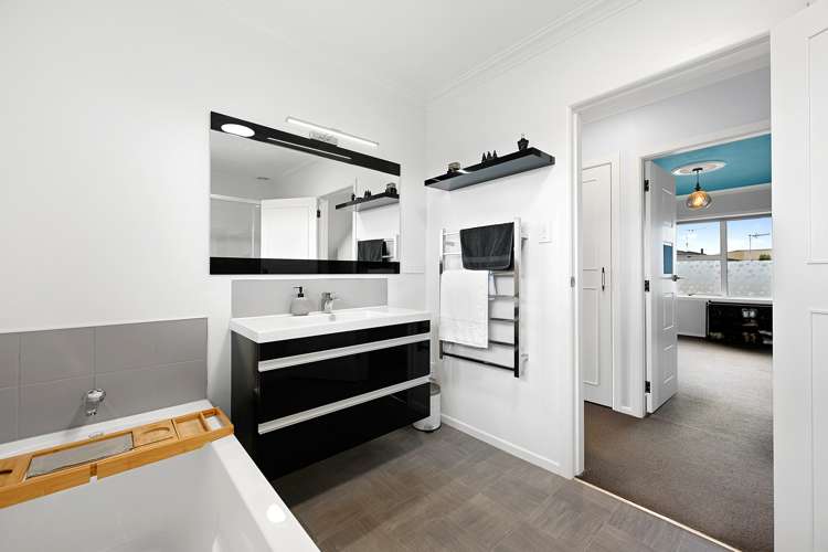 12 Resthill Crescent Glenview_22