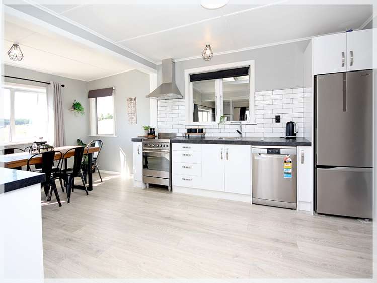 2 Watchorn Place Foxton Beach_5