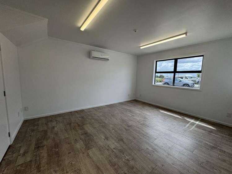 2/129 Ingram Road Rukuhia_5