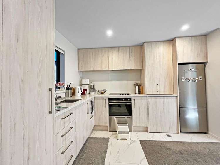  2/12 Biddle Crescent Taitā_3