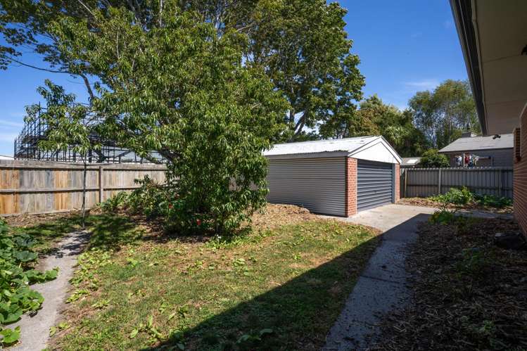 55 Woodbury Street Russley_23