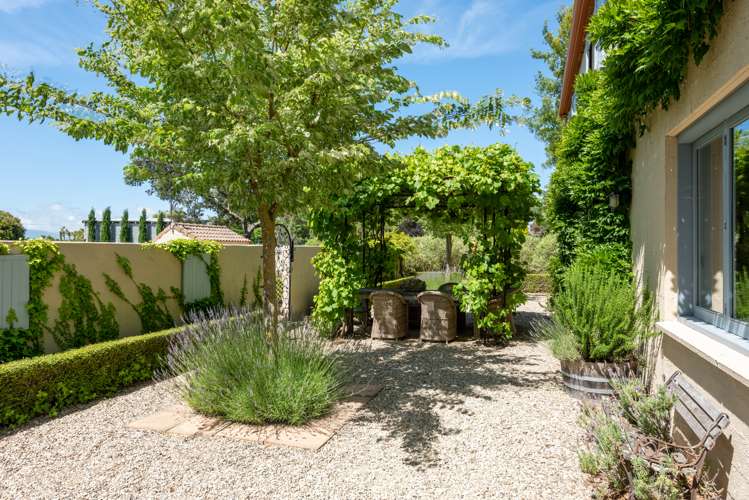 21 Fairbourne Drive Fairhall_16