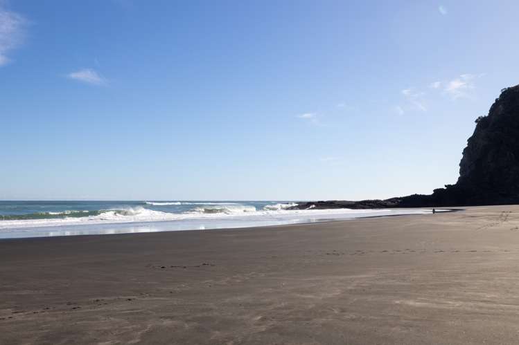 32 Karekare Road Karekare_19