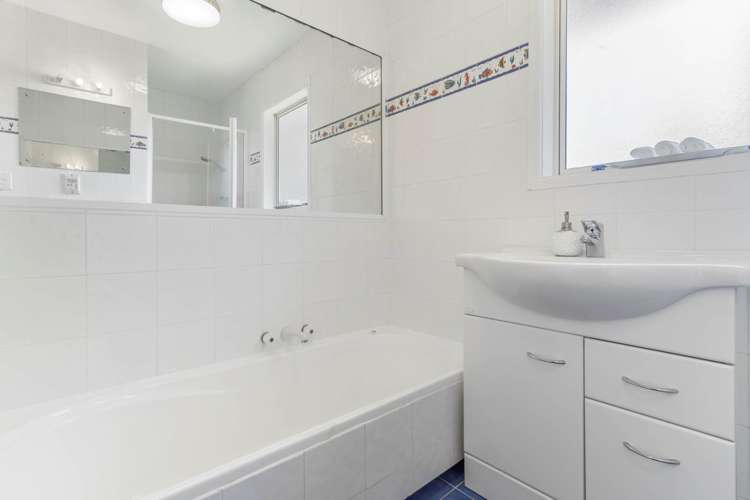 81a Beach Road Mellons Bay_12