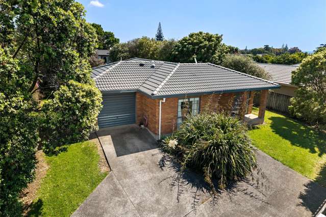 #THEDAY Renovated Home in Popular Settlers Cove