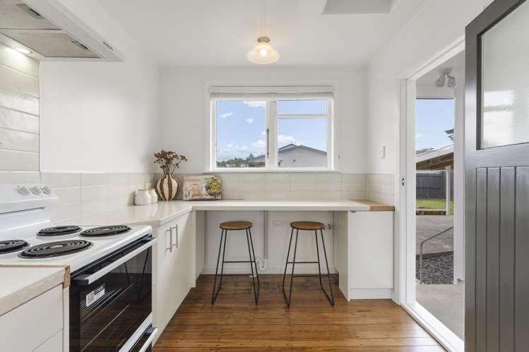 56 Kelwyn Road Kelston_7