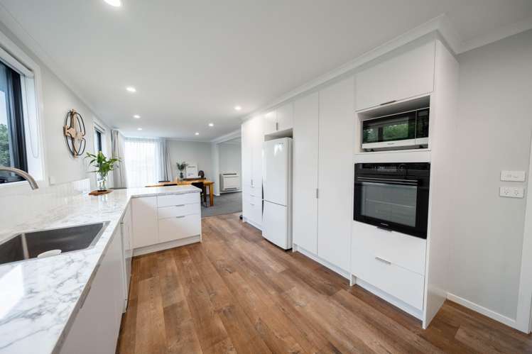 708 Queens Drive Waikiwi_8