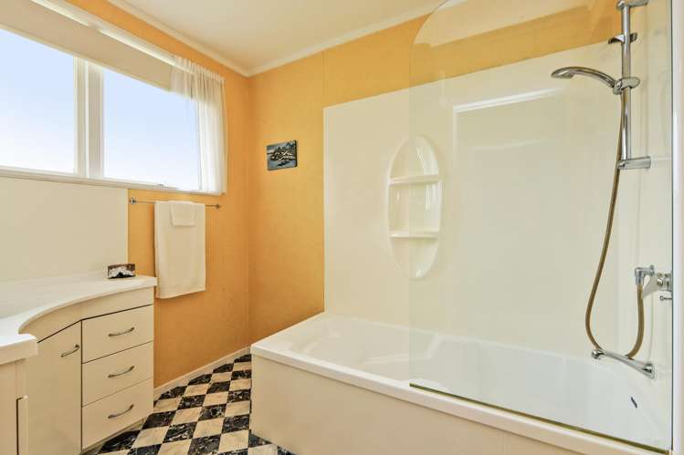 17 Neeve Road Taradale_12