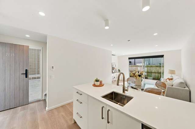 1-4/23 Dickens Street Addington_3