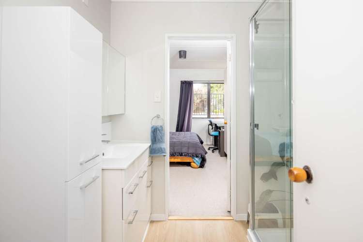 70 Sunnyhills Avenue Glenview_11