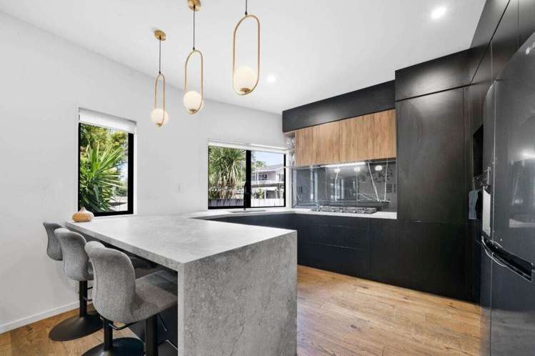 5B Hemsway Place Sunnyhills_2