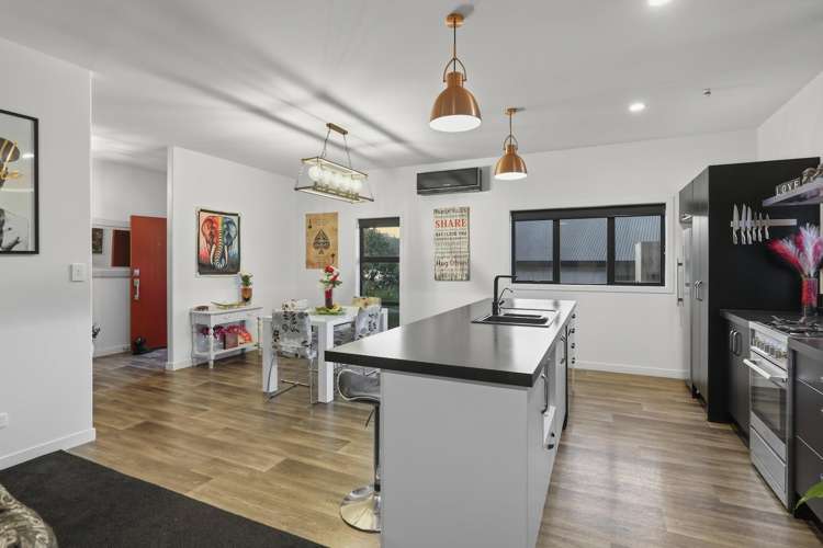 10 Ellesmere Close Pyes Pa_19