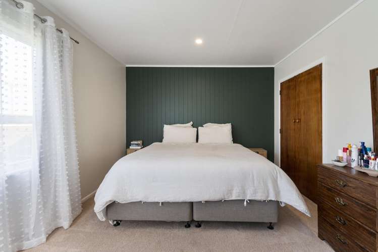 18 Tararua Terrace Cloverlea_16