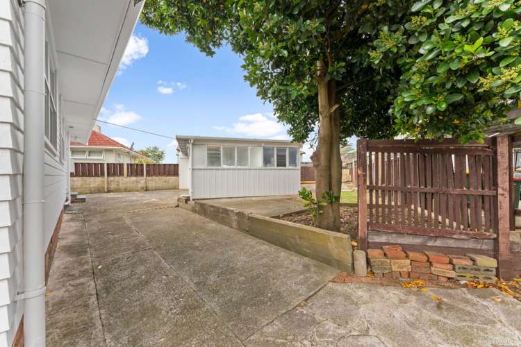 6 Clutha Crescent Clover Park_11