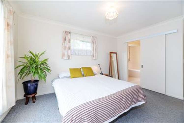 17 Lasque Place Glen Eden_11