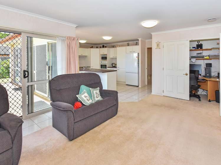 18 Flora Place Wattle Downs_10