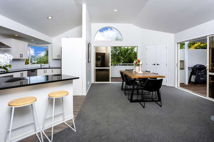 8 Caversham Drive Torbay_5