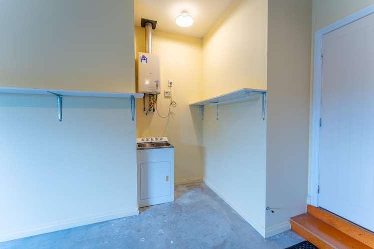 157 Pages Road Marchwiel_14