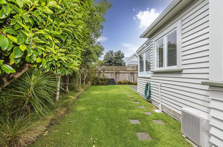 19 Main Road Titahi Bay_14