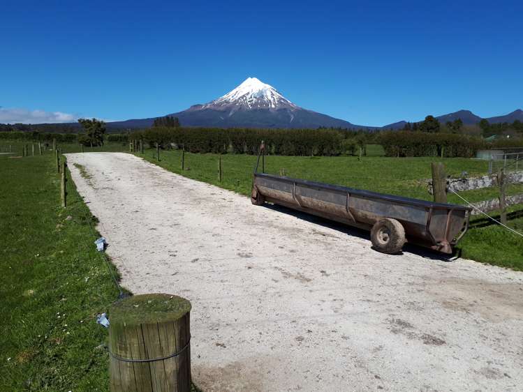 1971 Egmont Road Kaimiro_16