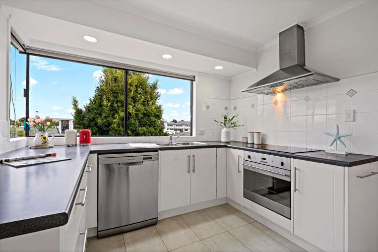 34 Pinewood Grove Botany Downs_5