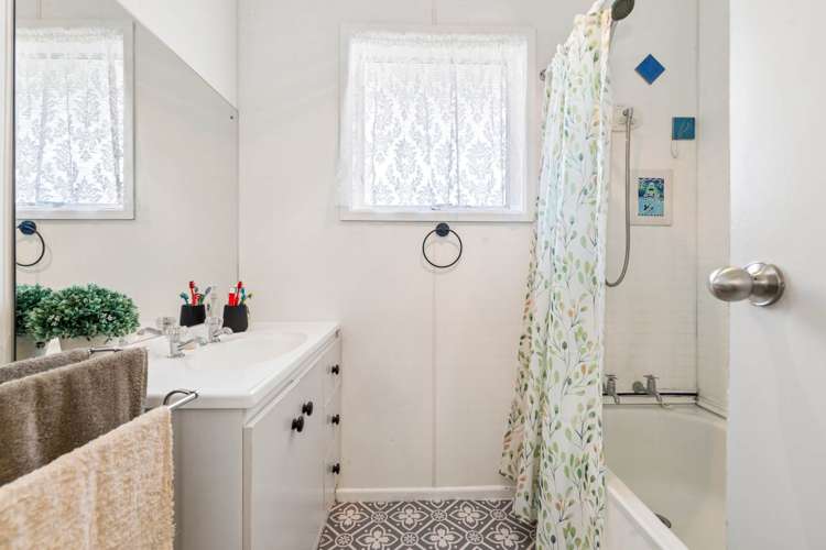 6 Chibnall Place Conifer Grove_12