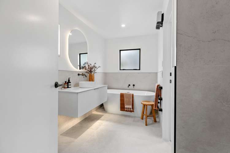 2/8 Mayfair Street Riccarton_2