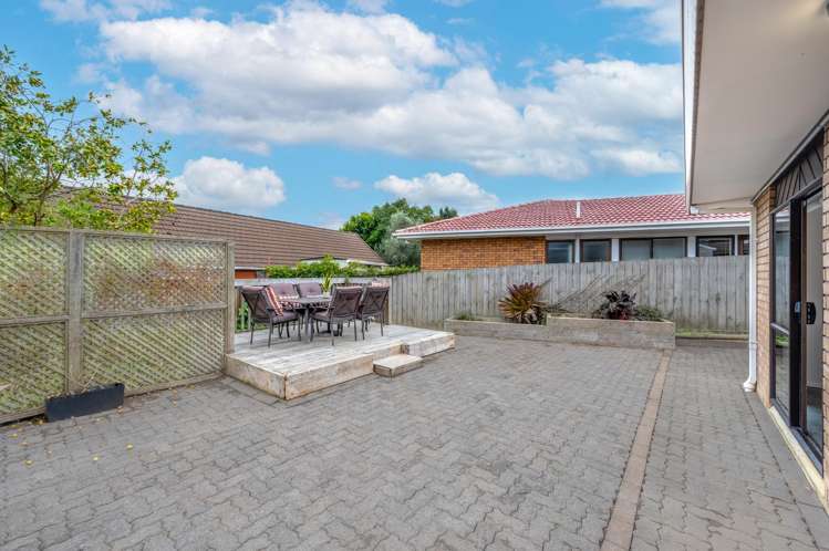 1 Lexington Drive Botany Downs_17