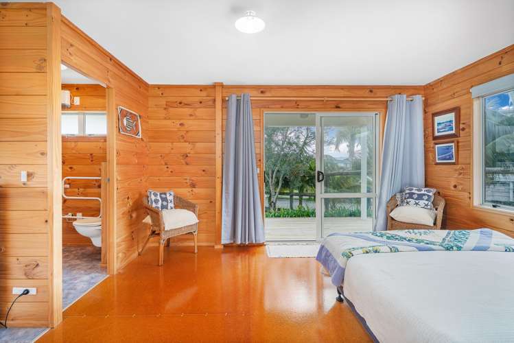 20 Martin Place Cooks Beach_17