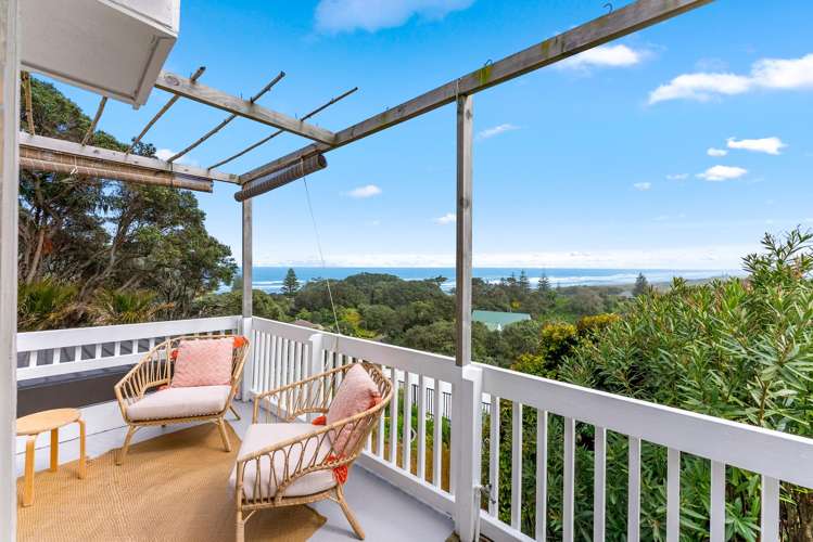 27 Domain Crescent Muriwai Beach_22